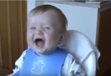 Kahkaha Atmakta Usta Bebekler